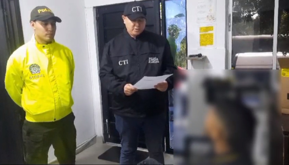 Alias Mello fue capturado por el Departamento de Policía Caldas en La Dorada por los presuntos delitos de homicidio y porte de armas de fuego. Alias Mello fue capturado por el Departamento de Policía Caldas en La Dorada por los presuntos delitos de homicidio y porte de armas de fuego.