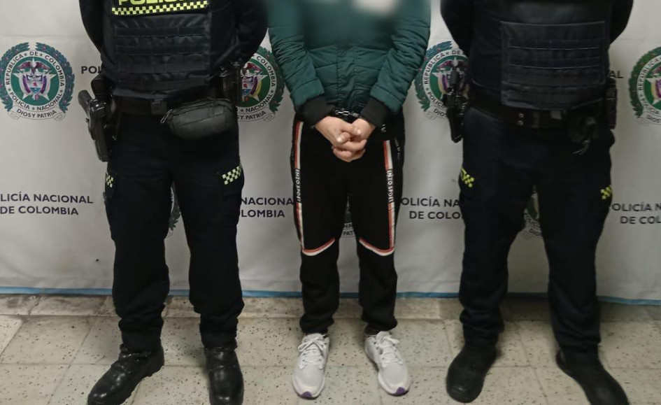 Un hombre identificado como Cristian fue capturado por llevar en su poder metanfetamina y éxtasis. Un hombre identificado como Cristian fue capturado por llevar en su poder metanfetamina y éxtasis.