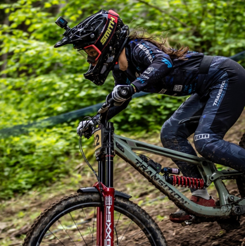 Valentina Roa en acción, en la Válida de la Copa Mundo de DH en Val Di Sole (Italia). Valentina Roa