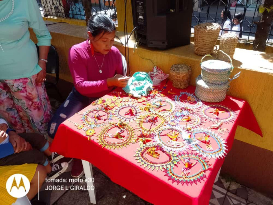 La comunidad indígena San Mateo, de Anserma La comunidad indígena San Mateo, de Anserma, realizó una muestra cultural con danzas y exhibieron otras artesanías de uso diario.