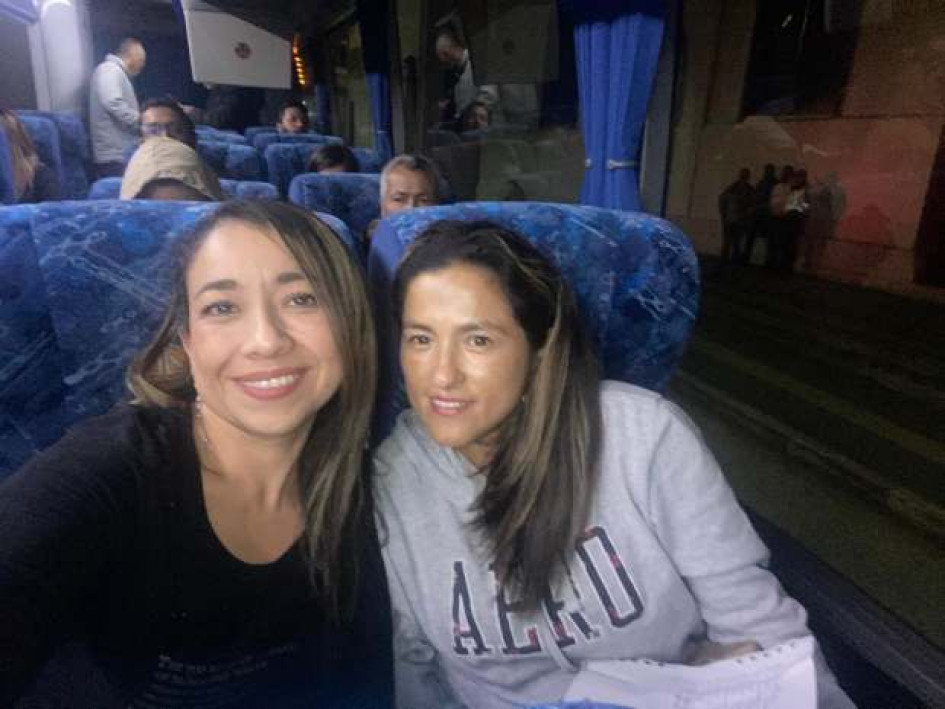 En la noche de este domingo comenzó el desplazamiento de docentes de Caldas con miras a participar este lunes en la llamada Toma de Bogotá. Los educadores protestan contra la enmienda al proyecto de ley estatutaria. Lina María Ocampo (derecha) viaja a la capital colombiana para asistir a las manifestaciones. En la noche de este domingo comenzó el desplazamiento de docentes de Caldas con miras a participar este lunes en la llamada Toma de Bogotá. Los educadores protestan contra la enmienda al proyecto de ley estatutaria. Lina María Ocampo (derecha) viaja a la capital colombiana para asistir a las manifestaciones.