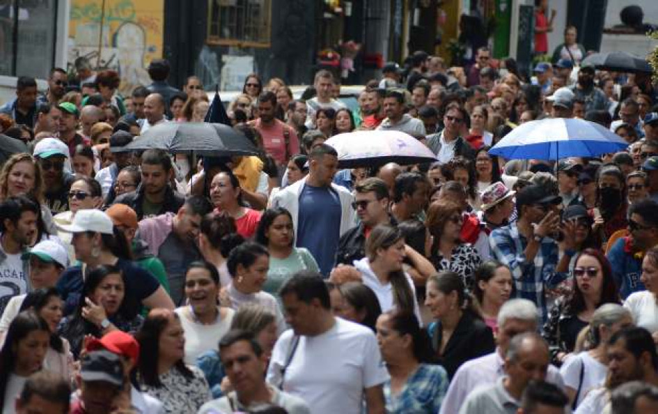 Siguen las marchas de docentes en Manizales. El miércoles caminaron desde El Cable hasta la Plaza de Bolívar. Para este miércoles está prevista una movilización desde el Parque Fundadores hasta la Plaza de Bolívar, en un recorrido por la carrera 22. Siguen las marchas de docentes en Manizales. El miércoles caminaron desde El Cable hasta la Plaza de Bolívar. Para este miércoles está prevista una movilización desde el Parque Fundadores hasta la Plaza de Bolívar, en un recorrido por la carrera 22.
