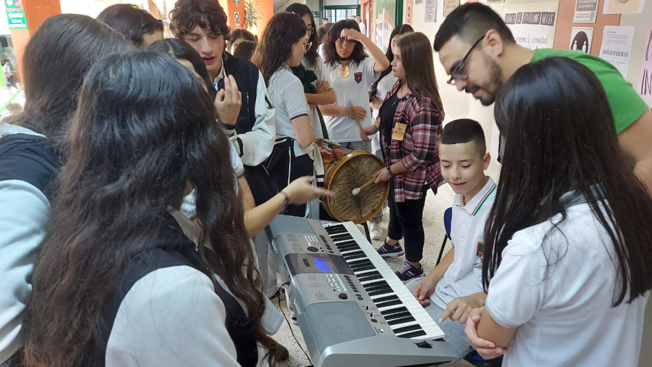 Estudiantes y docentes disfrutaron de actividades recreativas. Estudiantes y docentes disfrutaron de actividades recreativas.