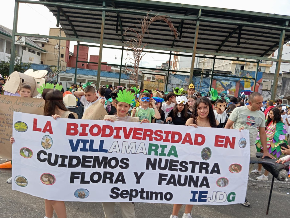 Estudiantes del Jaime Duque desfilaron con carteles alusivos a la defensa del medioambiente. Estudiantes del Jaime Duque desfilaron con carteles alusivos a la defensa del medioambiente.