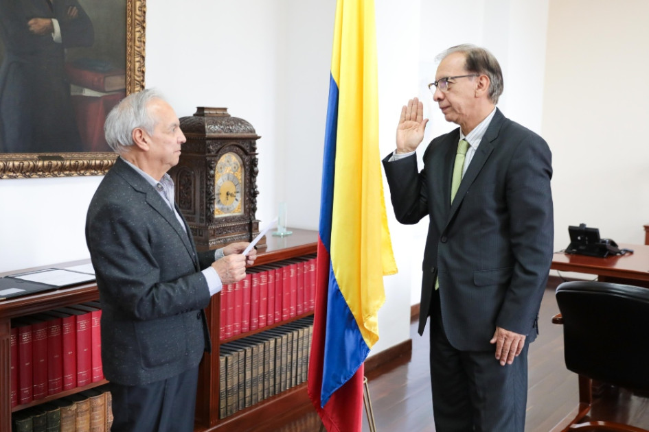 Este miércoles tomó posesión como director de la DIAN el contador Jairo Orlando Villabona (derecha) frente al ministro de Hacienda, Ricardo Bonilla (izquierda). Estos son los retos que asume. Este miércoles tomó posesión como director de la DIAN el contador Jairo Orlando Villabona (derecha) frente al ministro de Hacienda, Ricardo Bonilla (izquierda). Estos son los retos que asume.