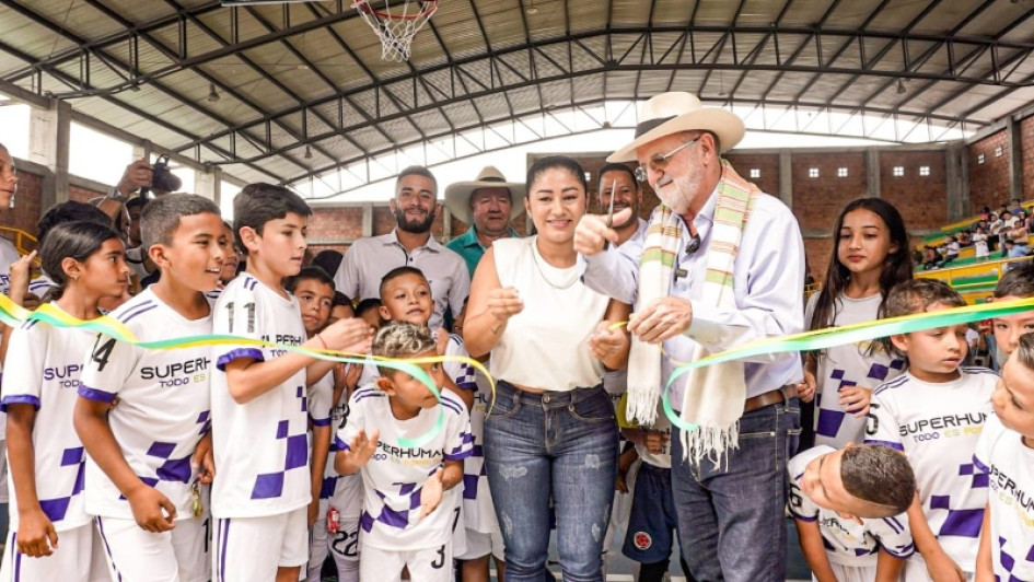 El gobernador de Caldas, Henry Gutiérrez Ángel, estuvo en la inauguración del coliseo. El gobernador de Caldas, Henry Gutiérrez Ángel, estuvo en la inauguración del coliseo.