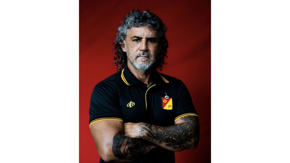 Leonel Álvarez fue entrenador del Deportivo Pereira durante un semestre solamente. Asimismo, en el 2002 pasó por las filas del Matecaña, como jugador. Leonel Álvarez fue entrenador del Deportivo Pereira durante un semestre solamente. Asimismo, en el 2002 pasó por las filas del Matecaña, como jugador.