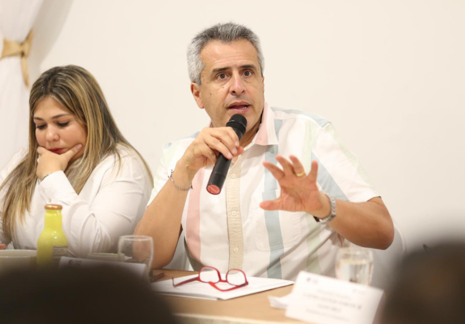 Luis Fernando Velasco fue hasta este sábado ministro del Interior de Colombia. Luis Fernando Velasco fue hasta este sábado ministro del Interior de Colombia.