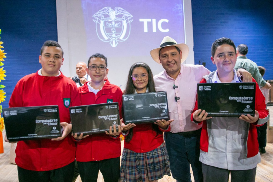 Ministerio de las TIC Ministerio de las TIC
