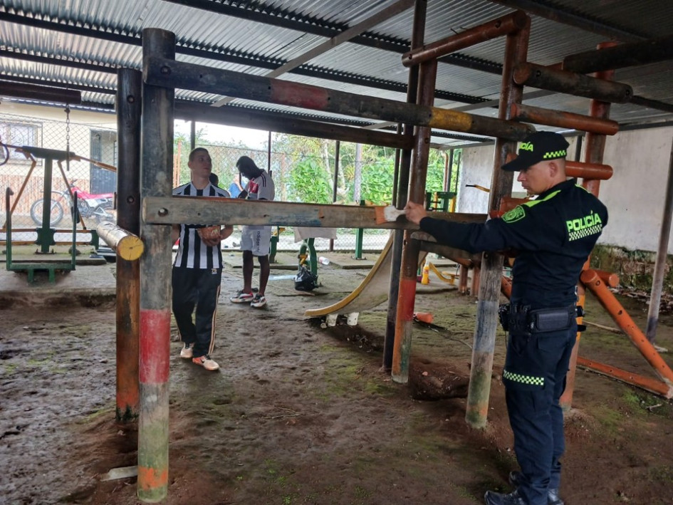 La Subestación Arboleda colaboró con algunos recursos y con la mano de obra para el mantenimiento general, refacción y pintura del parque infantil. La Subestación Arboleda colaboró con algunos recursos y con la mano de obra para el mantenimiento general, refacción y pintura del parque infantil.