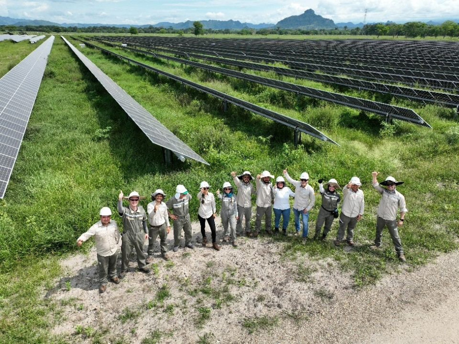 Este viernes el Grupo EPM entregó en operaciones el parque solar fotovoltaico Tepuy, que cuenta con casi 200 mil paneles solares para nutrir al Sistema Interconectado Nacional (SIN). Este viernes el Grupo EPM entregó en operaciones el parque solar fotovoltaico Tepuy, que cuenta con casi 200 mil paneles solares para nutrir al Sistema Interconectado Nacional (SIN).