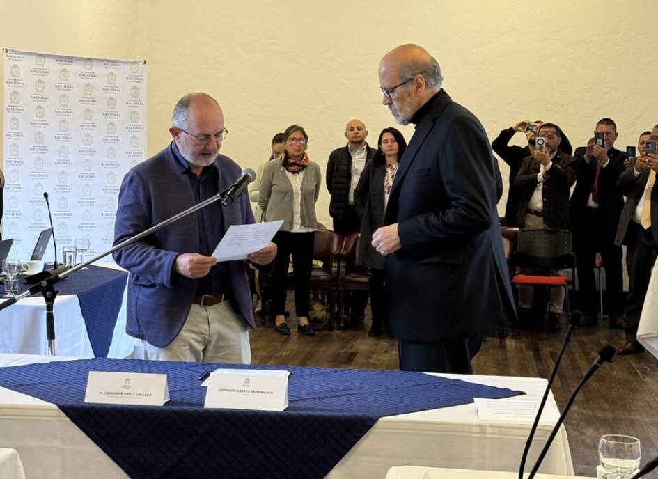 Alejandro Álvarez (izquierda), viceministro de Educación Superior, posesionó a Leopoldo Múnera como rector de la Universidad Nacional de Colombia. Alejandro Álvarez (izquierda), viceministro de Educación Superior, posesionó a Leopoldo Múnera como rector de la Universidad Nacional de Colombia.