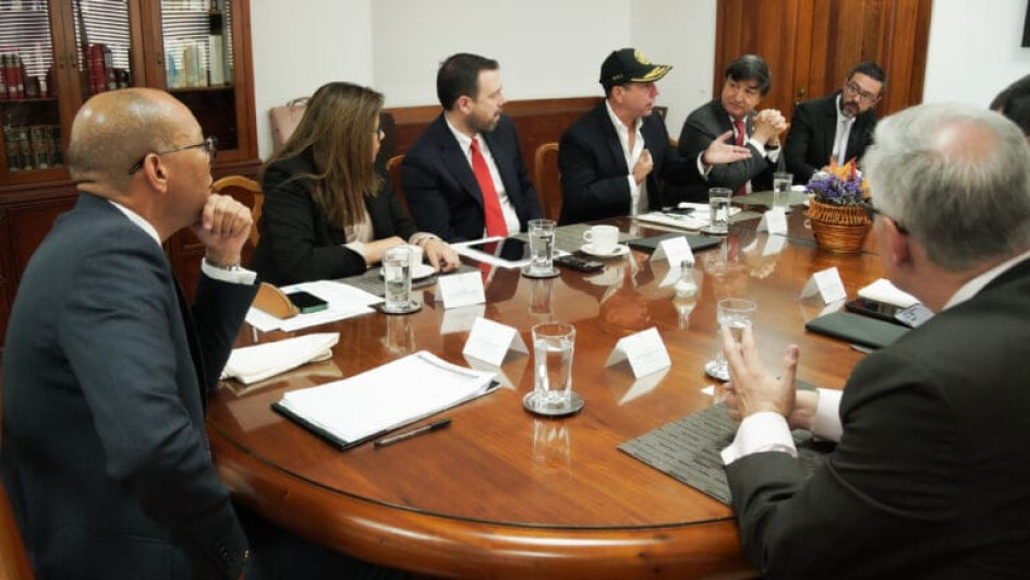 El presidente de la Corte Suprema de Justicia, Gerson Chaverra Castro (i), y el ministro de Justicia, Néstor Osuna (d), encabezaron la reunión para abordar la sobrepoblación de personas privadas de la libertad en Colombia. El presidente de la Corte Suprema de Justicia, Gerson Chaverra Castro (i), y el ministro de Justicia, Néstor Osuna (d), encabezaron la reunión para abordar la sobrepoblación de personas privadas de la libertad en Colombia.