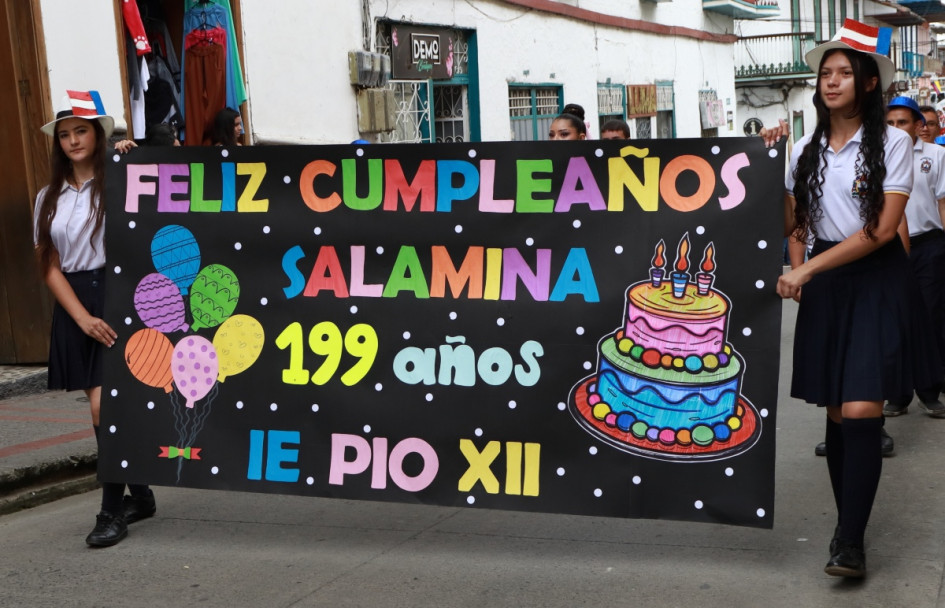 La banda sinfónica de la I.E. Pío XII de Salamina estuvo presente en el desfile por las calles del municipio. La banda sinfónica de la I.E. Pío XII de Salamina estuvo presente en el desfile por las calles del municipio.
