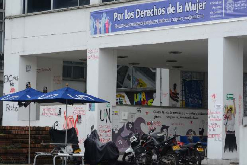 La sede de la Universidad Nacional sede Manizales continúa cerrada, tras nueve semanas de paro estudiantil, ante el inconformismo por el nombramiento de Ismael Peña, como rector. Hoy habrá debate en el Senado a la ministra de Educación, Aurora Vergara. La sede de la Universidad Nacional sede Manizales continúa cerrada, tras nueve semanas de paro estudiantil, ante el inconformismo por el nombramiento de Ismael Peña, como rector. Hoy habrá debate en el Senado a la ministra de Educación, Aurora Vergara.