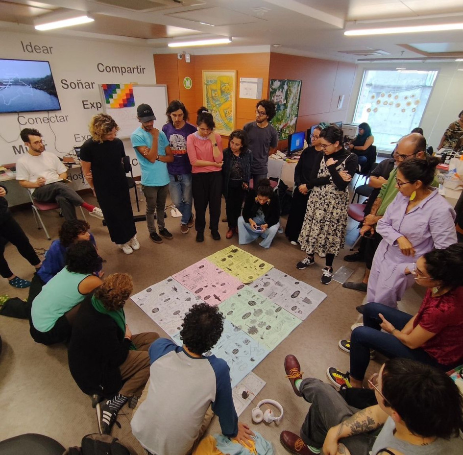 El evento Estar aquí con la tierra fue un espacio de diálogo con investigadores y artistas. El evento Estar aquí con la tierra fue un espacio de diálogo con investigadores y artistas.