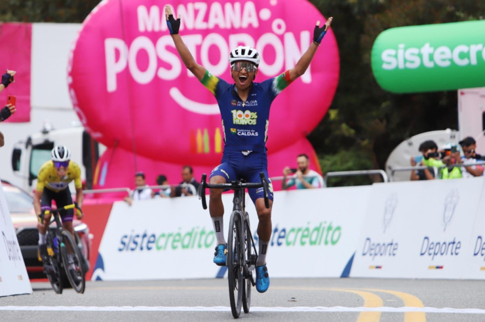 La celebración de Yesid Pira al conquistar el Alto de Minas en la octava etapa de la Vuelta a Colombia. La celebración de Yesid Pira al conquistar el Alto de Minas en la octava etapa de la Vuelta a Colombia.