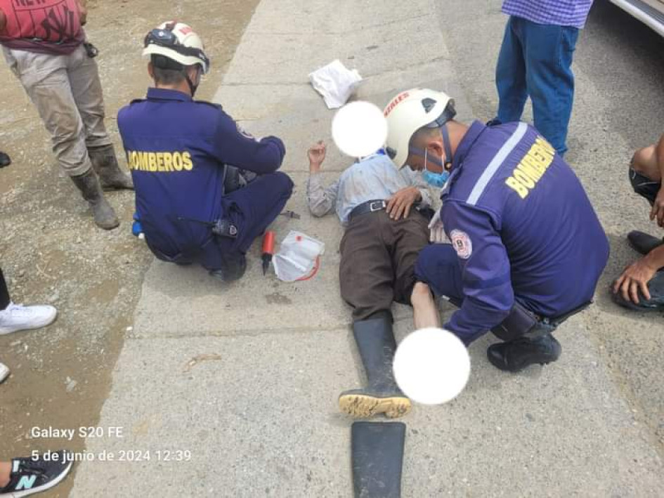 Bomberos de San José atendieron al adulto mayor lesionado. Bomberos de San José atendieron al adulto mayor lesionado.