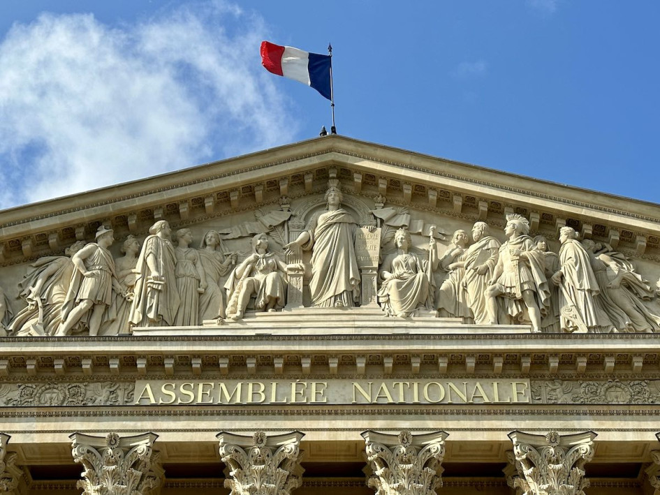 El frontón del edificio de la Asamblea Nacional El frontón del edificio de la Asamblea Nacional