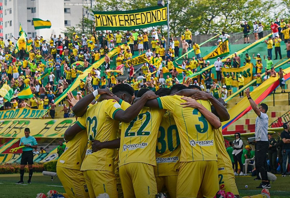 Jugadores del Atlético Bucaramanga celebrando Jugadores del Atlético Bucaramanga celebrando