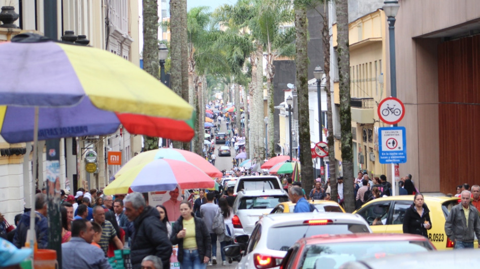 En la foto, la carrera 23 de Manizales, uno de los focos del trabajo informal de la ciudad. Según el DANE, la capital caldense tuvo el mayor desempleo del Eje Cafetero entre marzo y mayo del 2024. En la foto, la carrera 23 de Manizales, uno de los focos del trabajo informal de la ciudad. Según el DANE, la capital caldense tuvo el mayor desempleo del Eje Cafetero entre marzo y mayo del 2024.