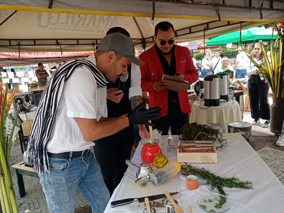 Baristas crearon bebidas a base de café en el parque de Chinchiná. Baristas crearon bebidas a base de café en el parque de Chinchiná.