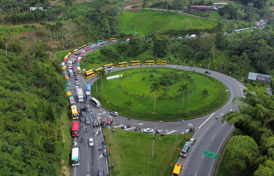 Así se ve el cierre en La Romelia, en la glorieta de entrada a Dosquebradas (Risaralda). Así se ve el cierre en La Romelia, en la glorieta de entrada a Dosquebradas (Risaralda).