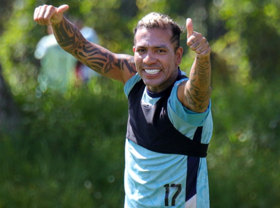 Once Caldas comenzó el lunes su pretemporada. Dayro Moreno, el goleador del Fútbol Profesional Colombiano, ahora va por el récord de ser el máximo anotar colombiano entre clubes y selección. Once Caldas comenzó el lunes su pretemporada. Dayro Moreno, el goleador del Fútbol Profesional Colombiano, ahora va por el récord de ser el máximo anotar colombiano entre clubes y selección.