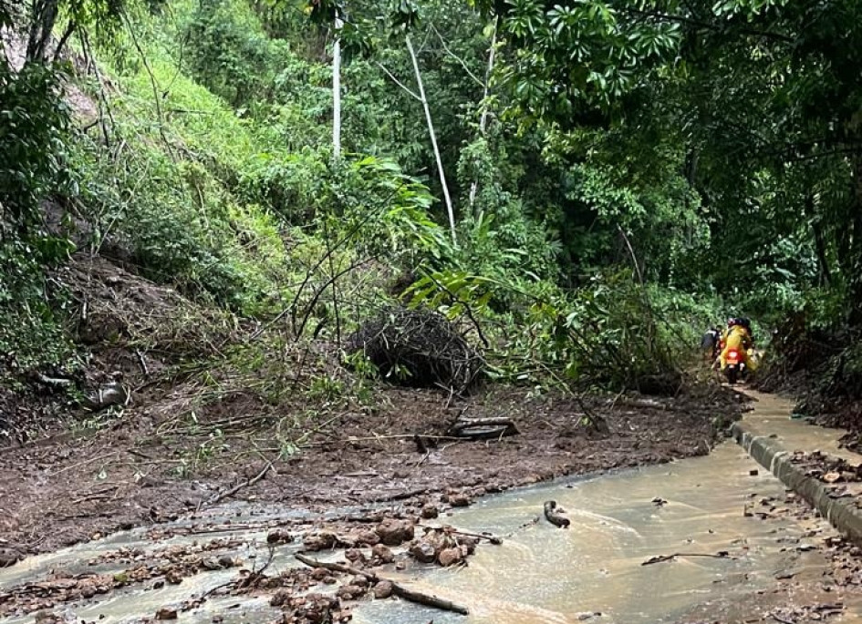 Este es el derrumbe que cerró el paso entre Arauca y La Rochela, en Caldas. Este es el derrumbe que cerró el paso entre Arauca y La Rochela, en Caldas.