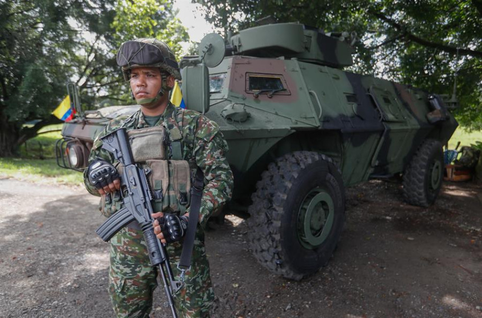 Soldados del Ejército Nacional patrullan este jueves por vías de acceso a Jamundí (Valle del Cauca). Soldados del Ejército Nacional patrullan este jueves por vías de acceso a Jamundí (Valle del Cauca).