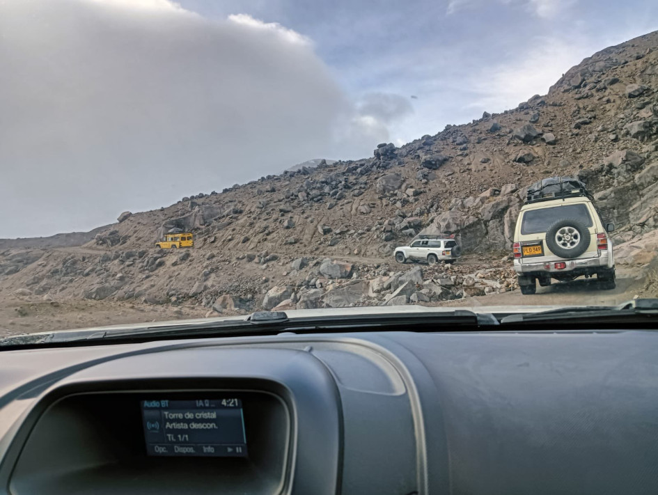 La Secretaría de Medio Ambiente publicó en su cuenta de X cuando los 32 turistas, conductores y operadores turísticos, llevan la mitad del recorrido de evacuación. "Están llegando al sector conocido como Valle de las Tumbas. Están en perfectas condiciones". La Secretaría de Medio Ambiente publicó en su cuenta de X cuando los 32 turistas, conductores y operadores turísticos, llevan la mitad del recorrido de evacuación. "Están llegando al sector conocido como Valle de las Tumbas. Están en perfectas condiciones".