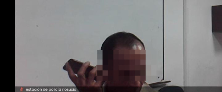 El procesado, tras hablar con su abogado, negó cargos. Lo mandaron a prisión. El procesado, tras hablar con su abogado, negó cargos. Lo mandaron a prisión.
