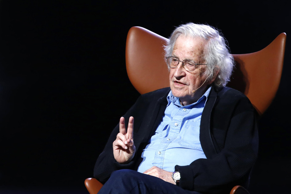 Fotografía de archivo del filosofo y escritor estadounidense Noam Chomsky, durante la tercera jornada del festival La Ciudad de las Ideas, el 19 de noviembre de 2017, en Puebla (México). Fotografía de archivo del filosofo y escritor estadounidense Noam Chomsky, durante la tercera jornada del festival La Ciudad de las Ideas, el 19 de noviembre de 2017, en Puebla (México).