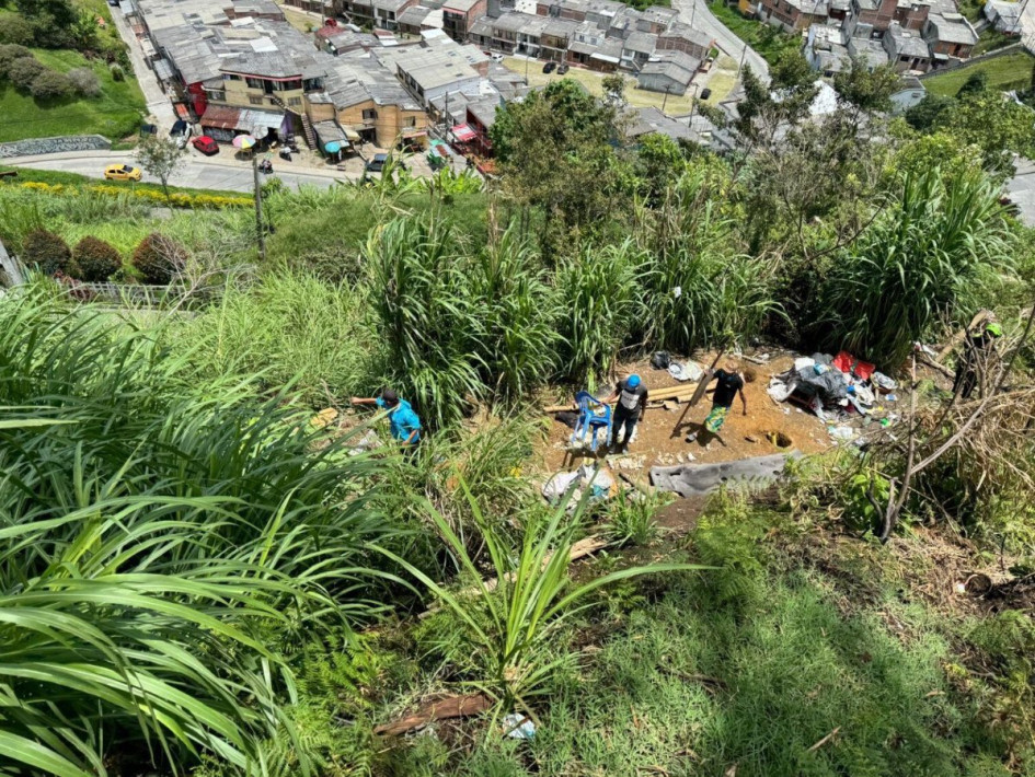 Desmonte de una ocupación en el barrio Galán de Manizales. Desmonte de una ocupación en el barrio Galán de Manizales.