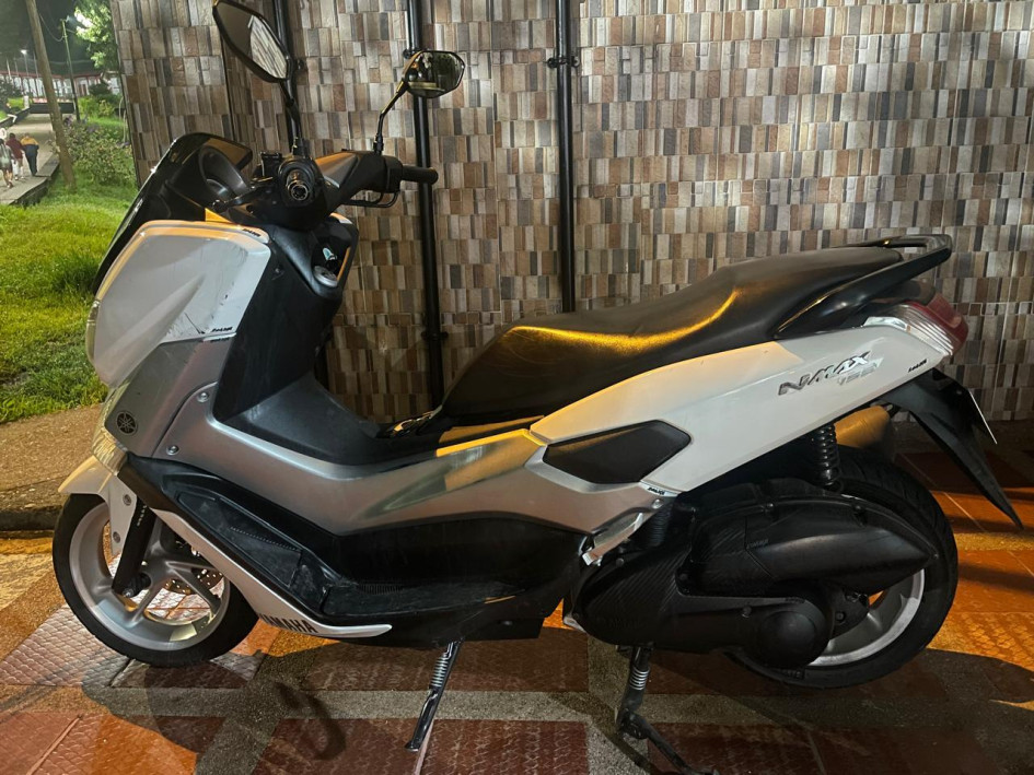 Estas dos motos estaban reportadas como hurtadas. Capturaron a tres sujetos. Estas dos motos estaban reportadas como hurtadas. Capturaron a tres sujetos.