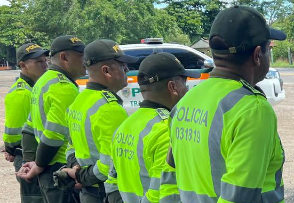 Uniformados adscritos al Departamento de Policía del Magdalena Medio fueron atacados este viernes con un artefacto explosivo en el corregimiento Limonar, en Cantagallo (Bolívar). Uniformados adscritos al Departamento de Policía del Magdalena Medio fueron atacados este viernes con un artefacto explosivo en el corregimiento Limonar, en Cantagallo (Bolívar).