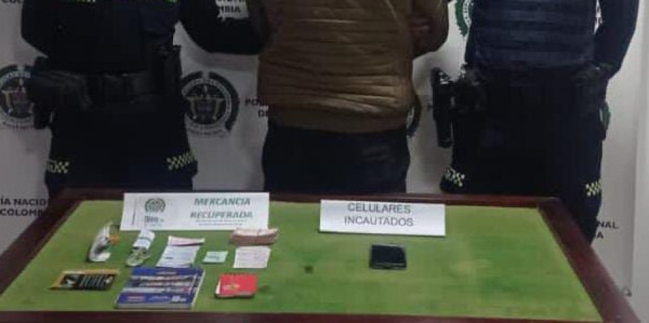 La Policía incautó bonos que no contaban con permiso para su distribución. La Policía incautó bonos que no contaban con permiso para su distribución.