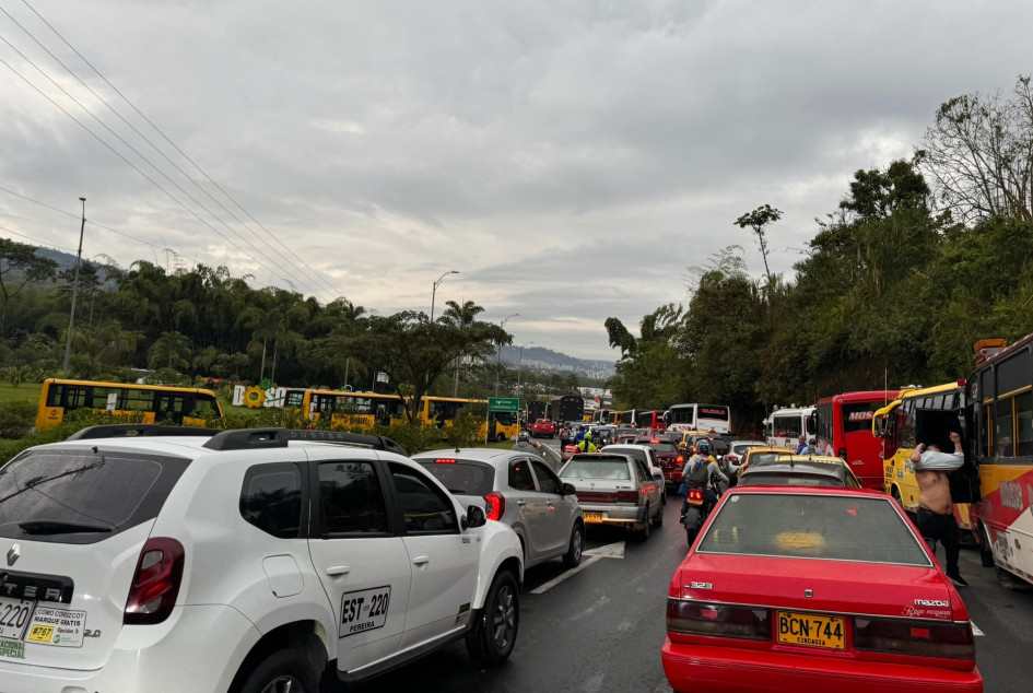 El representante a la Cámara por Caldas Juan Sebastián Gómez compartió esta imagen del trancón a las 6:15 a.m. El representante a la Cámara por Caldas Juan Sebastián Gómez compartió esta imagen del trancón a las 6:15 a.m.
