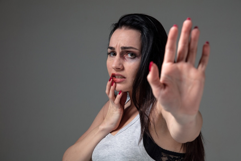 La mujer recibió una golpiza hasta que quedó inconsciente. El agresor atinó a decirle que nadie lo comprendía. La mujer recibió una golpiza hasta que quedó inconsciente. El agresor atinó a decirle que nadie lo comprendía.