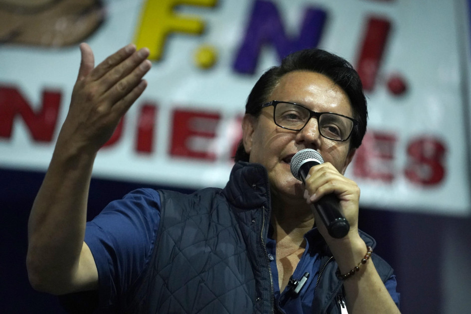 Una de las últimas fotos con vida de Fernando Villavicencio, quien era candidato para las elecciones presidenciales del 2023 en Ecuador. Minutos después de esta imagen, fue acribillado a tiros por sicarios en Quito. Una de las últimas fotos con vida de Fernando Villavicencio, quien era candidato para las elecciones presidenciales del 2023 en Ecuador. Minutos después de esta imagen, fue acribillado a tiros por sicarios en Quito.