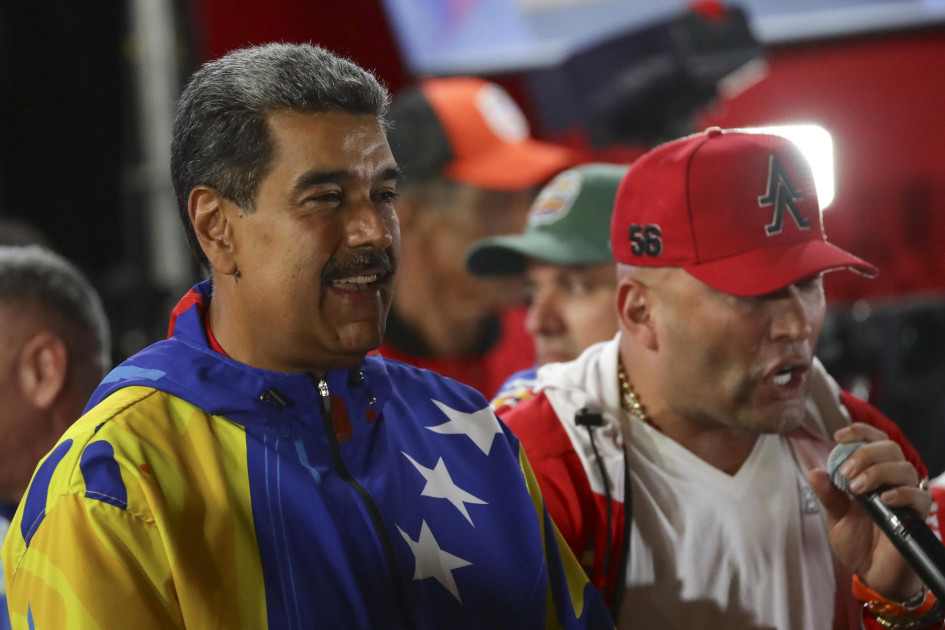El presidente de Venezuela, Nicolás Maduro, celebra tras conocer los resultados de las elecciones presidenciales este domingo, en Caracas (Venezuela). El presidente de Venezuela, Nicolás Maduro, celebra tras conocer los resultados de las elecciones presidenciales este domingo, en Caracas (Venezuela).