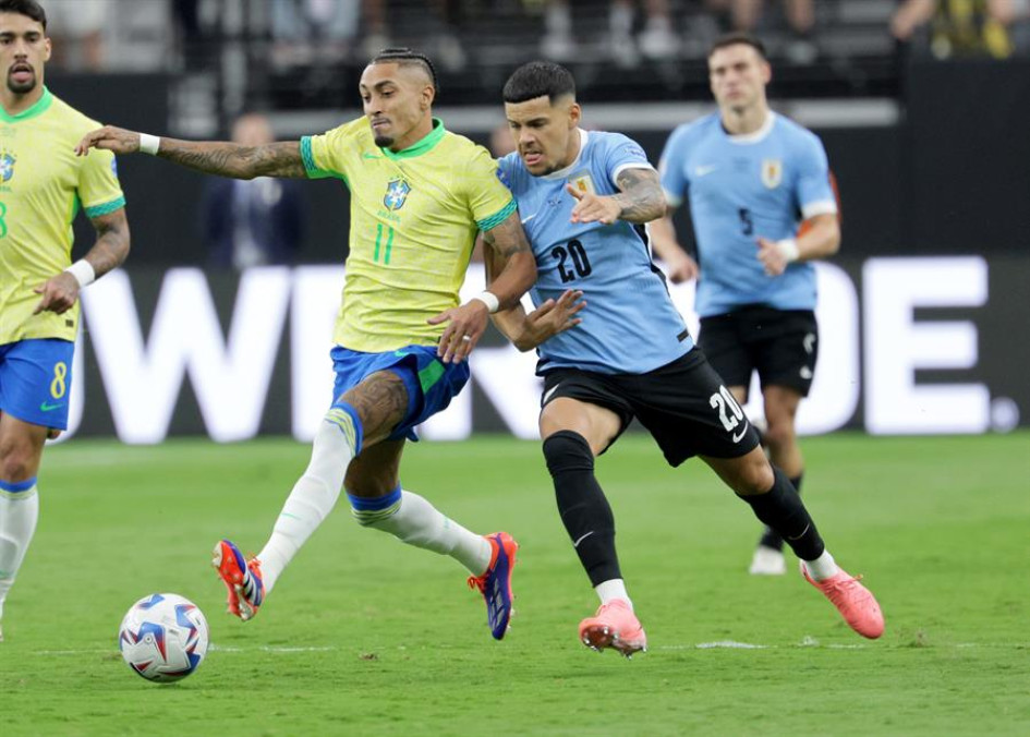 La Celeste terminó los 90 minutos con diez jugadores La Celeste terminó los 90 minutos con diez jugadores