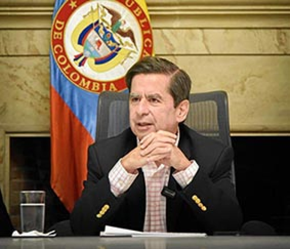 Juan Fernando Cristo, que fue nombrado ministro la semana pasada, se está reuniendo en sus primeros días con varios sectores de la sociedad, en este caso sindicatos, para consolidar una agenda de diálogo nacional. Juan Fernando Cristo, que fue nombrado ministro la semana pasada, se está reuniendo en sus primeros días con varios sectores de la sociedad, en este caso sindicatos, para consolidar una agenda de diálogo nacional.