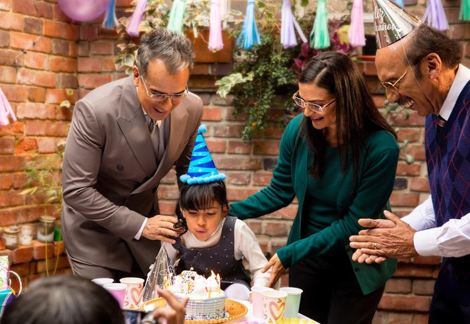 Jorge Enrique Abello (izq., como Armando Mendoza), Ana María Orozco (como Beatriz Pinzón) y Jorge Herrera (como Hermes Pinzón), durante un fragmento de la serie ‘Betty la fea, la historia continúa’. Jorge Enrique Abello (izq., como Armando Mendoza), Ana María Orozco (como Beatriz Pinzón) y Jorge Herrera (como Hermes Pinzón), durante un fragmento de la serie ‘Betty la fea, la historia continúa’.