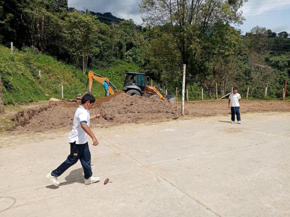 Los dineros para hacer esa obra y para pintar la escuela salen del programa Pacto por la Educación. Los dineros para hacer esa obra y para pintar la escuela salen del programa Pacto por la Educación.