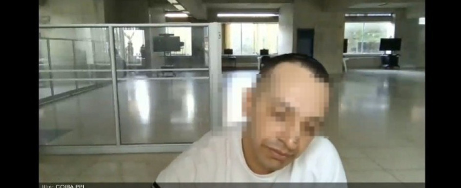 A alias Tenedor lo sorprendieron cuando hurtaba pertenencias de la víctima de su casa. A alias Tenedor lo sorprendieron cuando hurtaba pertenencias de la víctima de su casa.
