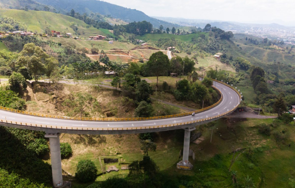 El puente Helicoidal hace parte de Autopistas del Café y une a Dosquebradas con Santa Rosa, en Risaralda. El puente Helicoidal hace parte de Autopistas del Café y une a Dosquebradas con Santa Rosa, en Risaralda.