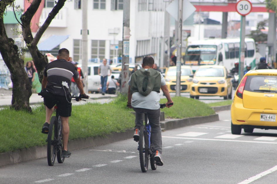 El carril ciclopreferencial sobre la avenida Santander comprende desde el Batallón Ayacucho hasta el sector de Fundadores. Las obras proyectadas solo incluirán el tramo entre el sector de El Cable y Fundadores. El carril ciclopreferencial sobre la avenida Santander comprende desde el Batallón Ayacucho hasta el sector de Fundadores. Las obras proyectadas solo incluirán el tramo entre el sector de El Cable y Fundadores.