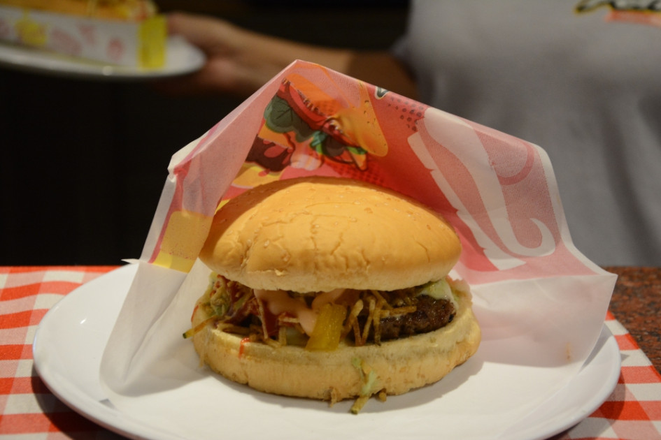 Las hamburguesas y los perros calientes encaran la Copa América y la Eurocopa como los platos favoritos de los futboleros. Las hamburguesas y los perros calientes encaran la Copa América y la Eurocopa como los platos favoritos de los futboleros.
