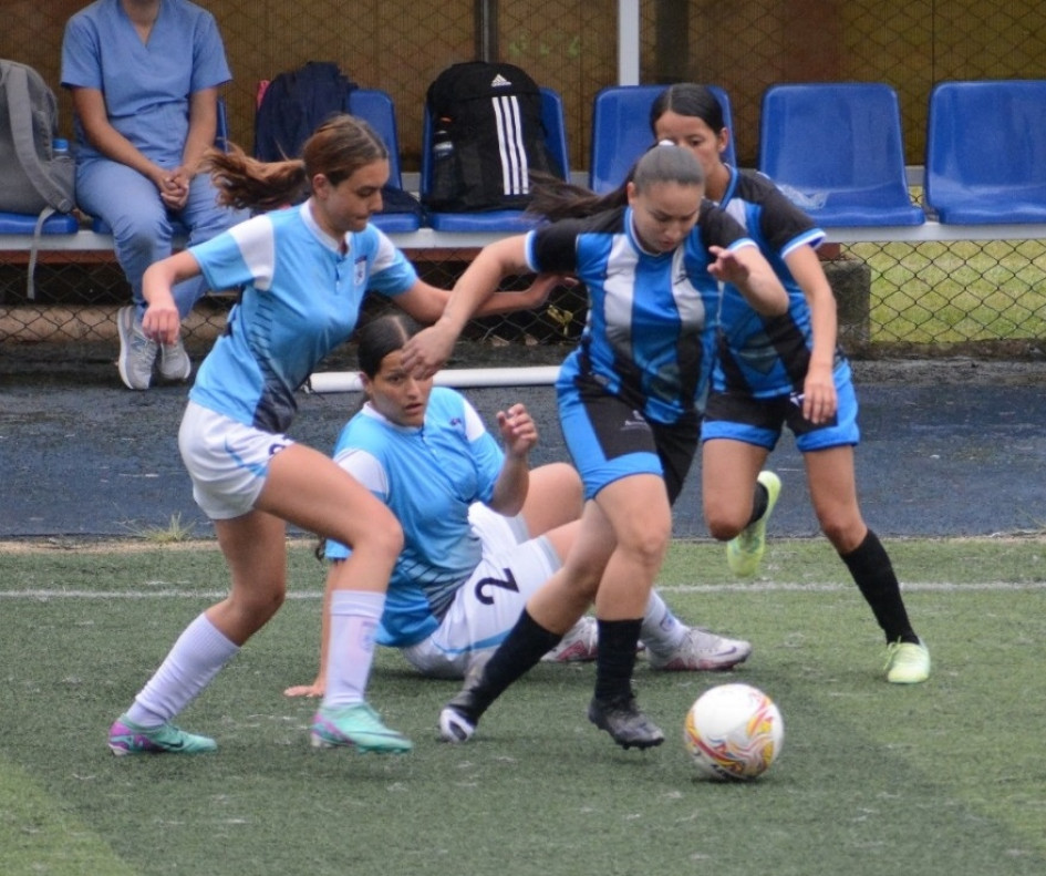 Juliana Castro hizo dos de los cinco goles con los cuales Athletic Alianza goleó 5-3 a Wikam en la Copa LA PATRIA de Fútbol Femenino. Copa LA PATRIA